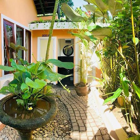 Giri'S Villa Jimbaran Ungasan Exterior foto
