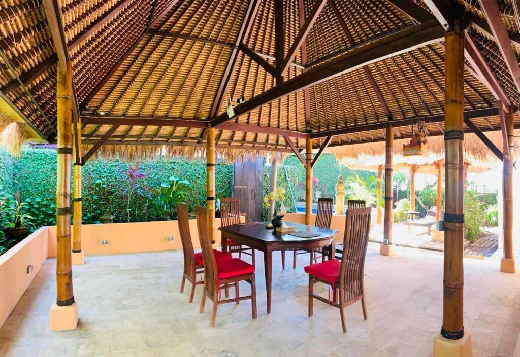 Giri'S Villa Jimbaran Ungasan Exterior foto